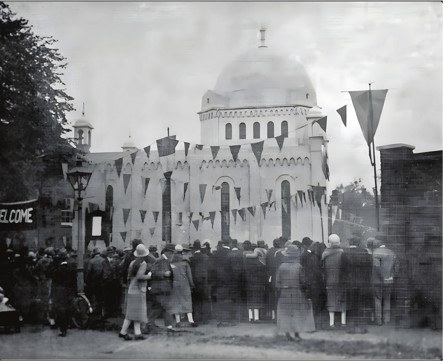 The public at the opening, 3 October 1926