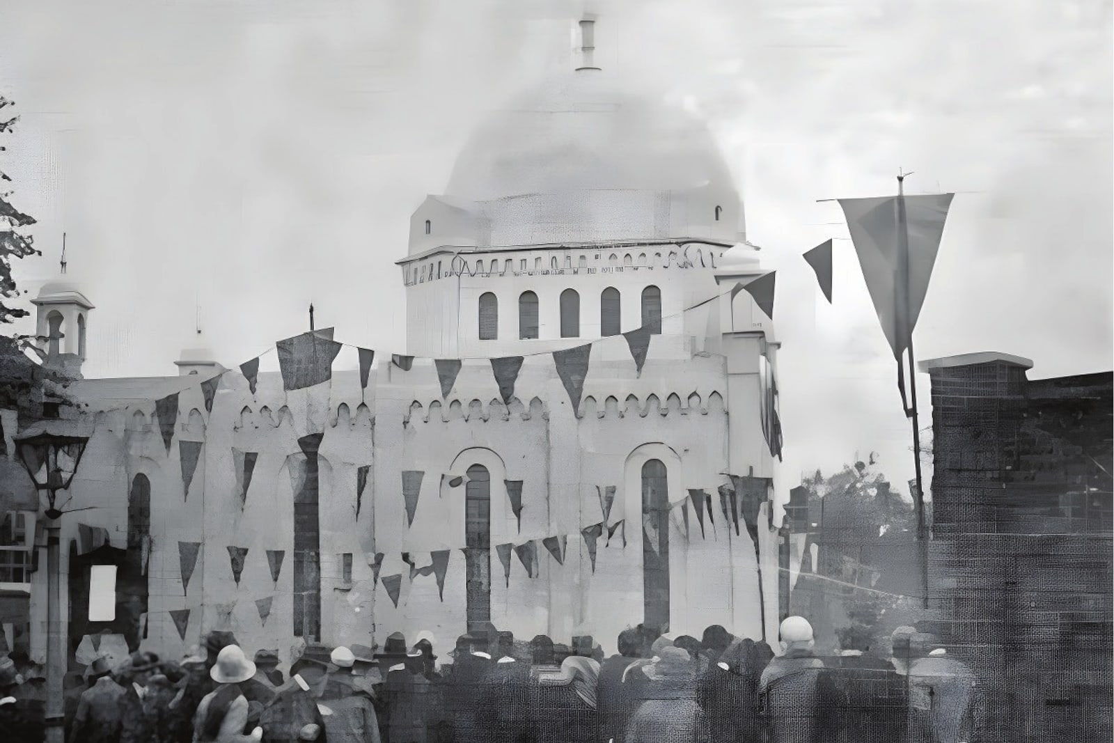 The public at the opening, 3 October 1926