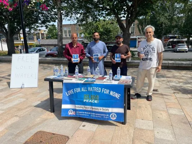 Free bottled water given out at Shipley stall in heatwave