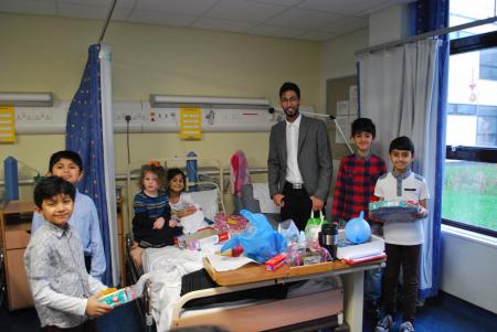 Keighley youth organisation spreads festive cheer at Airedale Hospital