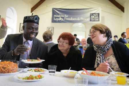 Food for thought: Mosque holds community meal to bury misconceptions