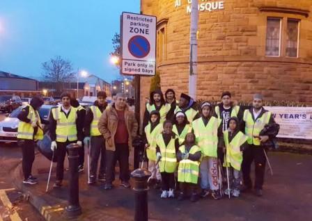 Glasgow’s Muslim youths clean the streets on New Year’s Day