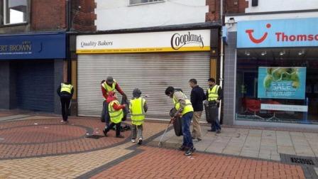 Yorkshire young Muslims start new Year with big street clean