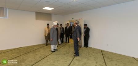 Head of Ahmadiyya Muslim Community arrives in Denmark