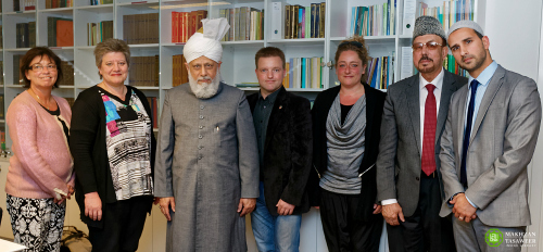 Head of Ahmadiyya Muslim Community welcomed to Denmark by Mayor of Hvidovre