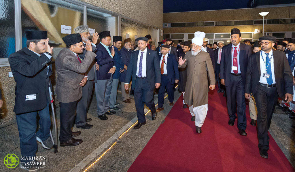 Head of Ahmadiyya Muslim Community arrives in Germany