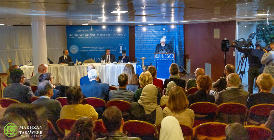 Head of Ahmadiyya Muslim Community Delivers Historic Address at Unesco Headquarters