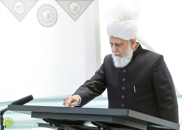 Head of Ahmadiyya Muslim Community Launches MTA Ghana TV Channel