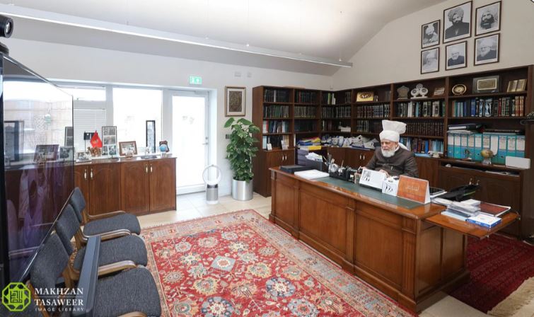 Lajna Imaillah Ghana have Honour of Virtual Meeting with World Head of Ahmadiyya Muslim Community
