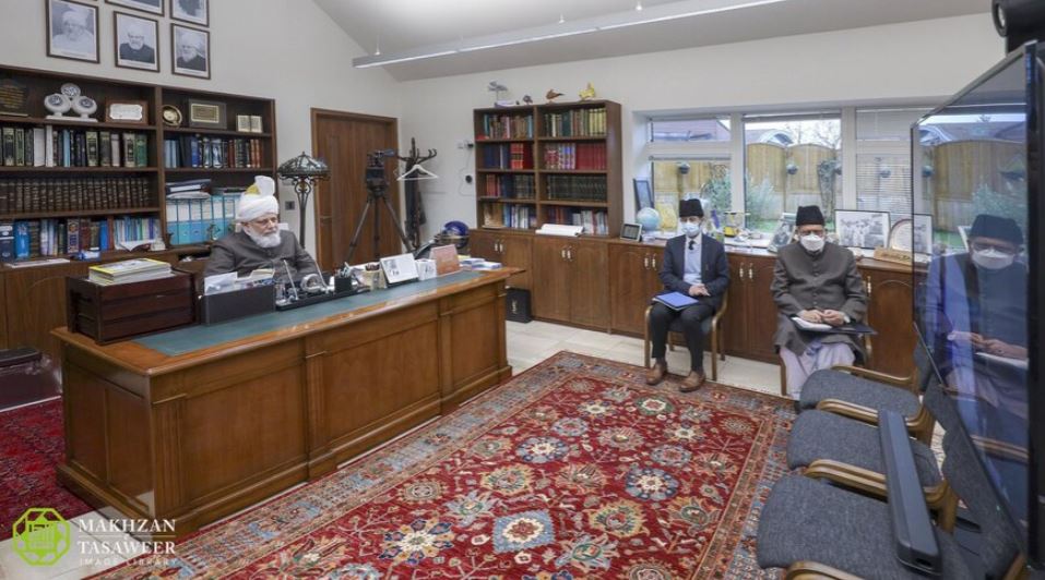 Members of Waqf-e-Nau From Bangladesh have Honour of a Virtual Meeting with the Head of the Ahmadiyya Muslim Community