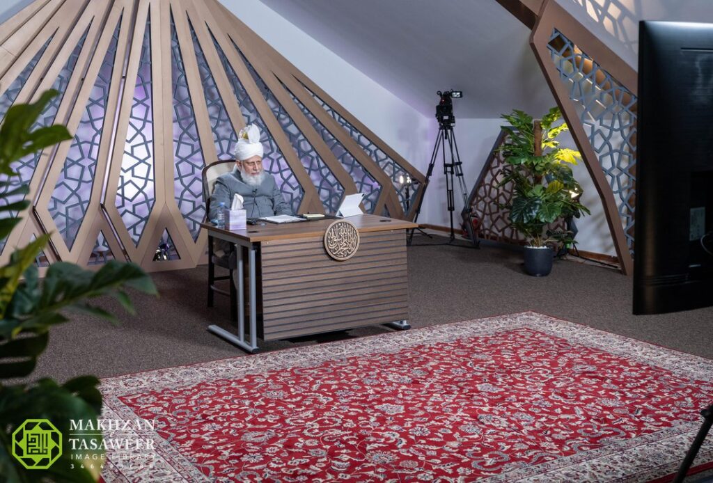 Female Ahmadi Muslim Students from Nigeria have Honour of Virtual Meeting with World Head of Ahmadiyya Muslim Community