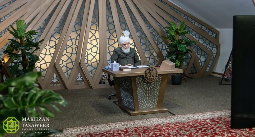 Arab Ahmadi Muslim Women Living in Canada have Honour of Virtual Meeting with the Head of Ahmadiyya Muslim Community