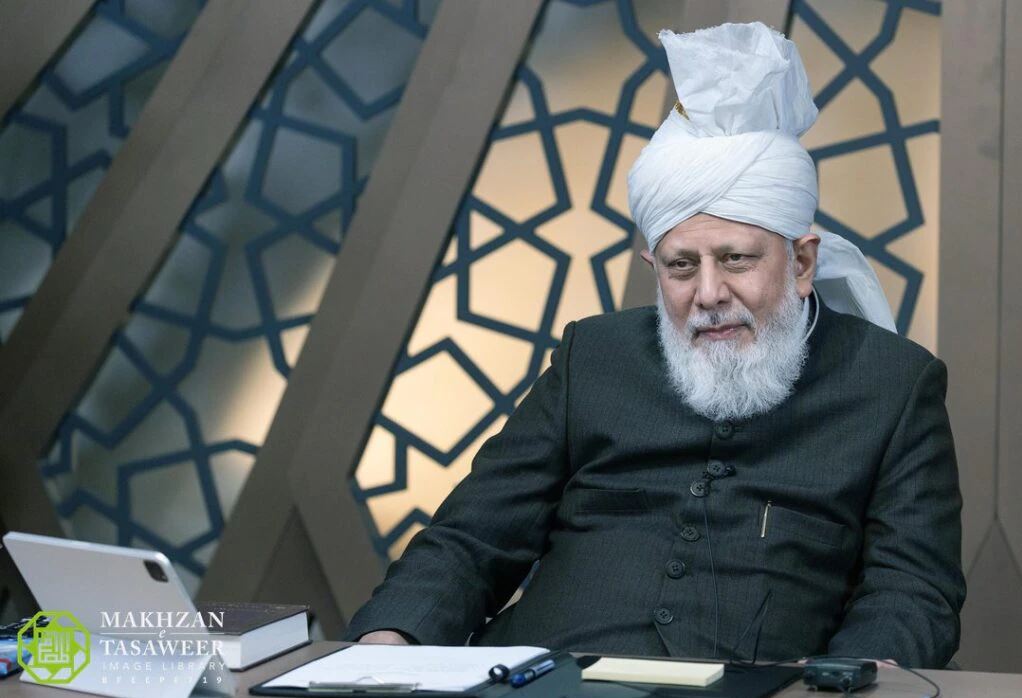 Ahmadi Muslim Students from Nigeria have Honour of Virtual Meeting with World Head of Ahmadiyya Muslim Community