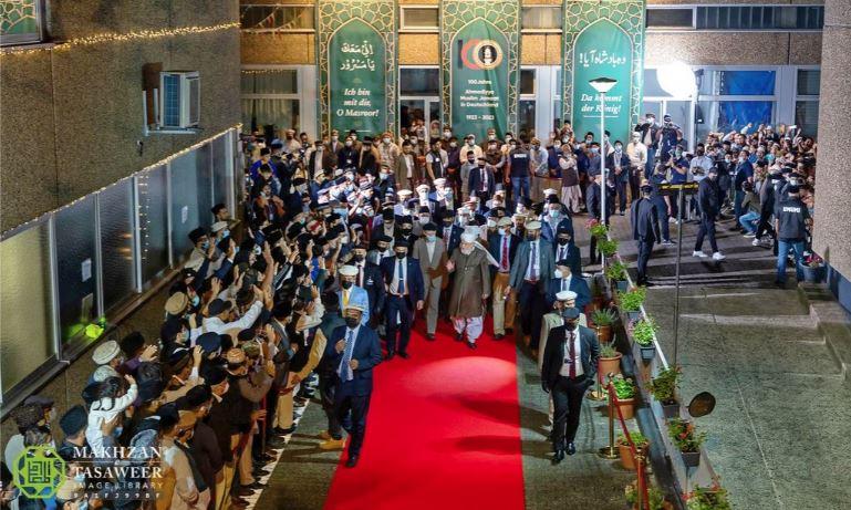 Head of Ahmadiyya Muslim Community Arrives in Germany
