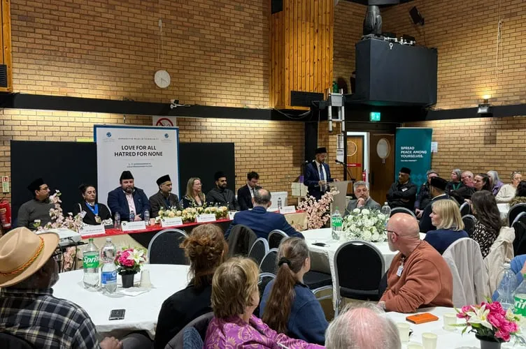 Ahmadiyya give food for thought at Iftar meal in Bordon