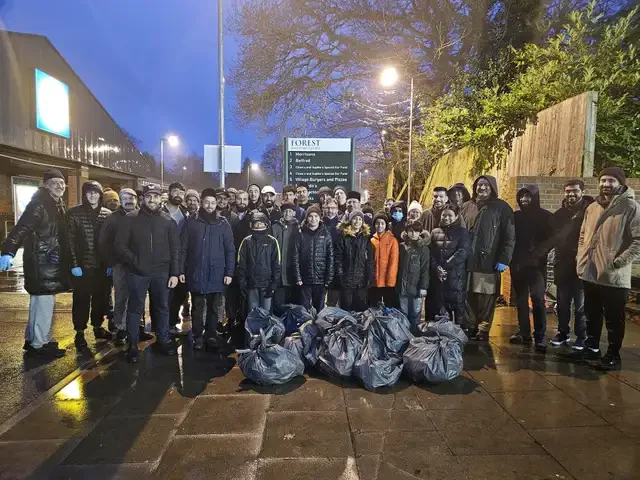 Ahmadiyya Muslim community lead annual New Year street clean