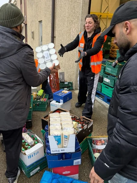 Young Muslim volunteers deliver 1.5 tonnes of food to charity