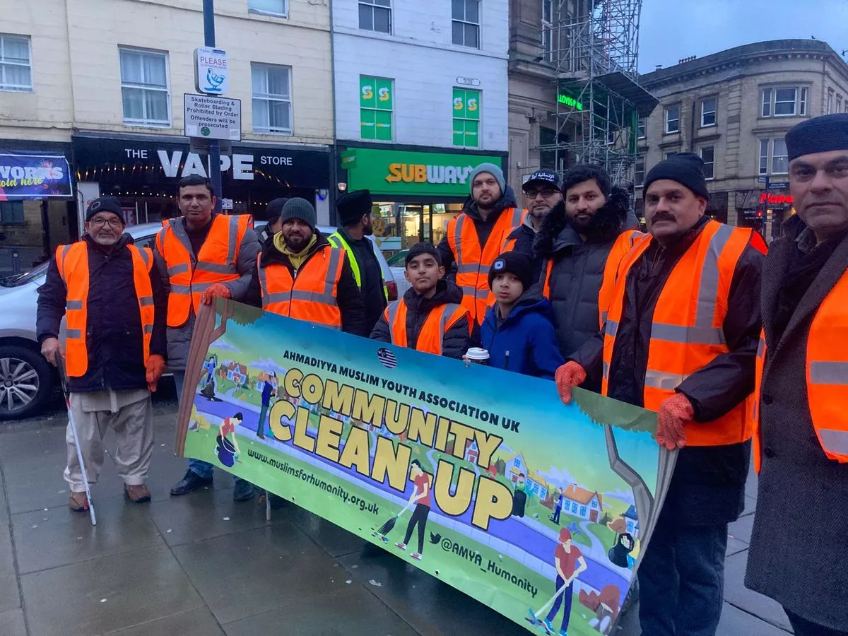 Muslim group tidy up ‘dirty’ Huddersfield town centre on New Year’s Day