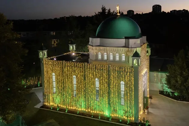 First Purpose-Built Mosque in London Marked by New Green Plaque