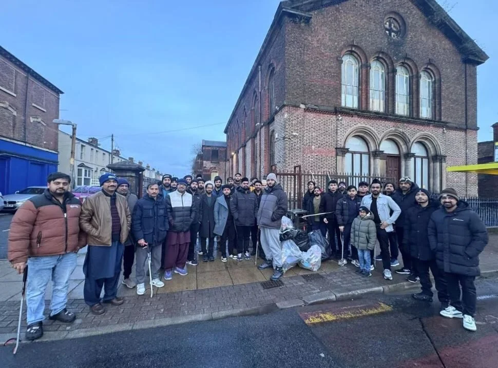 Muslim volunteers spend New Year’s morning cleaning up Liverpool communities