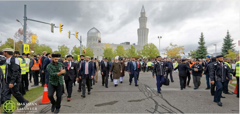 Head of Ahmadiyya Muslim Community arrives in Canada