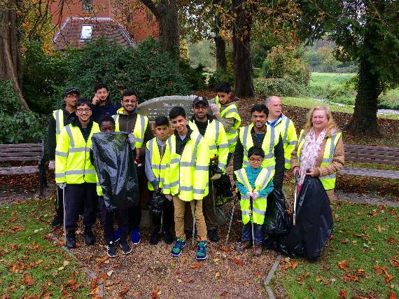Volunteers clean up for autumn