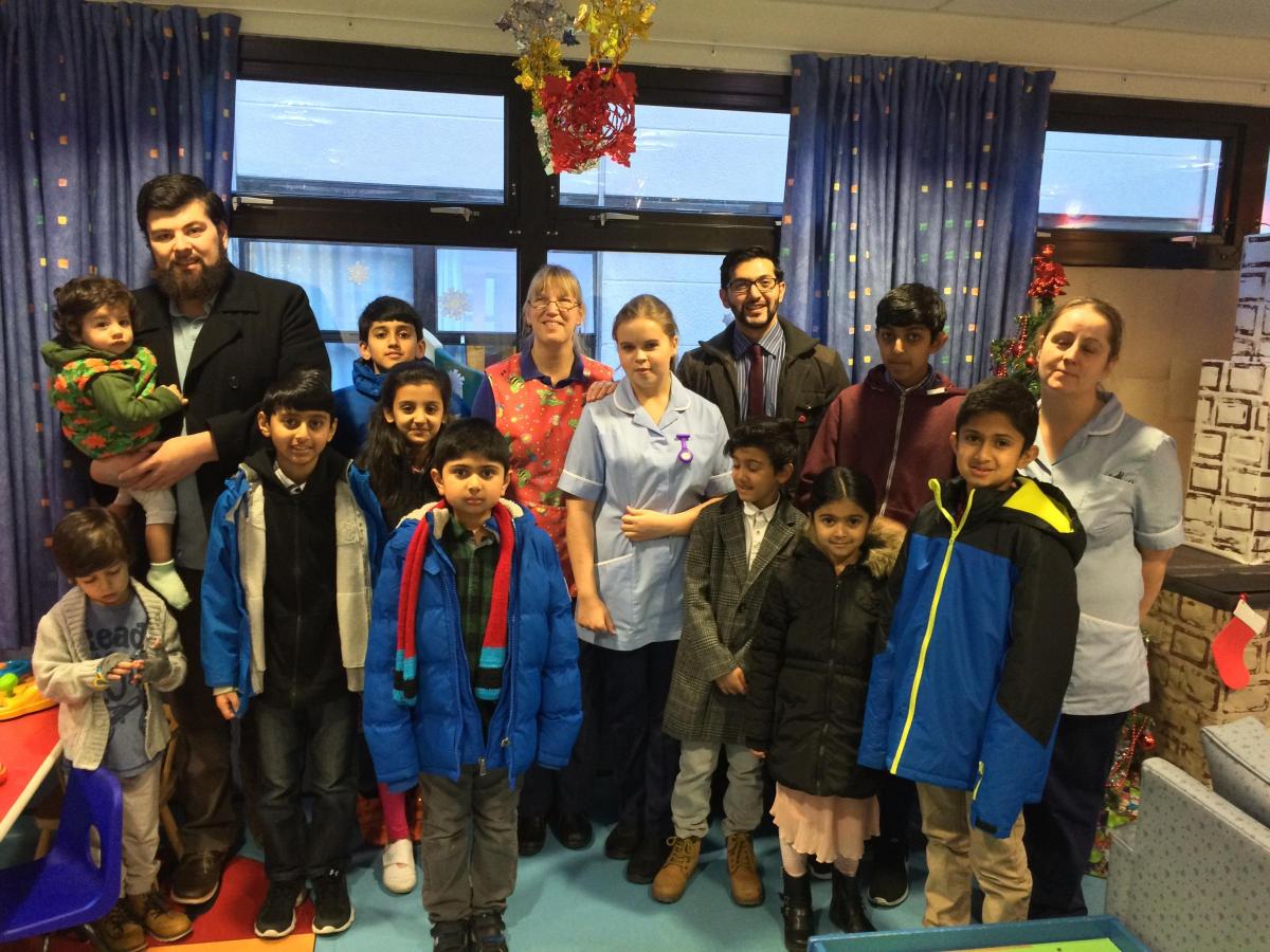 Keighley Ahmadiyya Muslim Youth Association helps cheer up youngsters in Airedale Hospital’s Children’s Ward