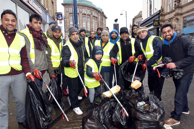 Muslim volunteers do New Year’s Day clean up of Huddersfield town centre