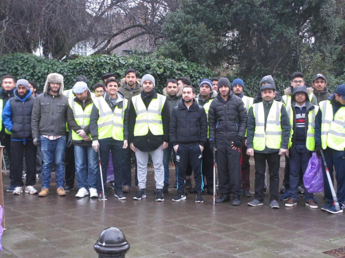 Muslims for Humanity kick off 2017 with Street Cleaning Campaign