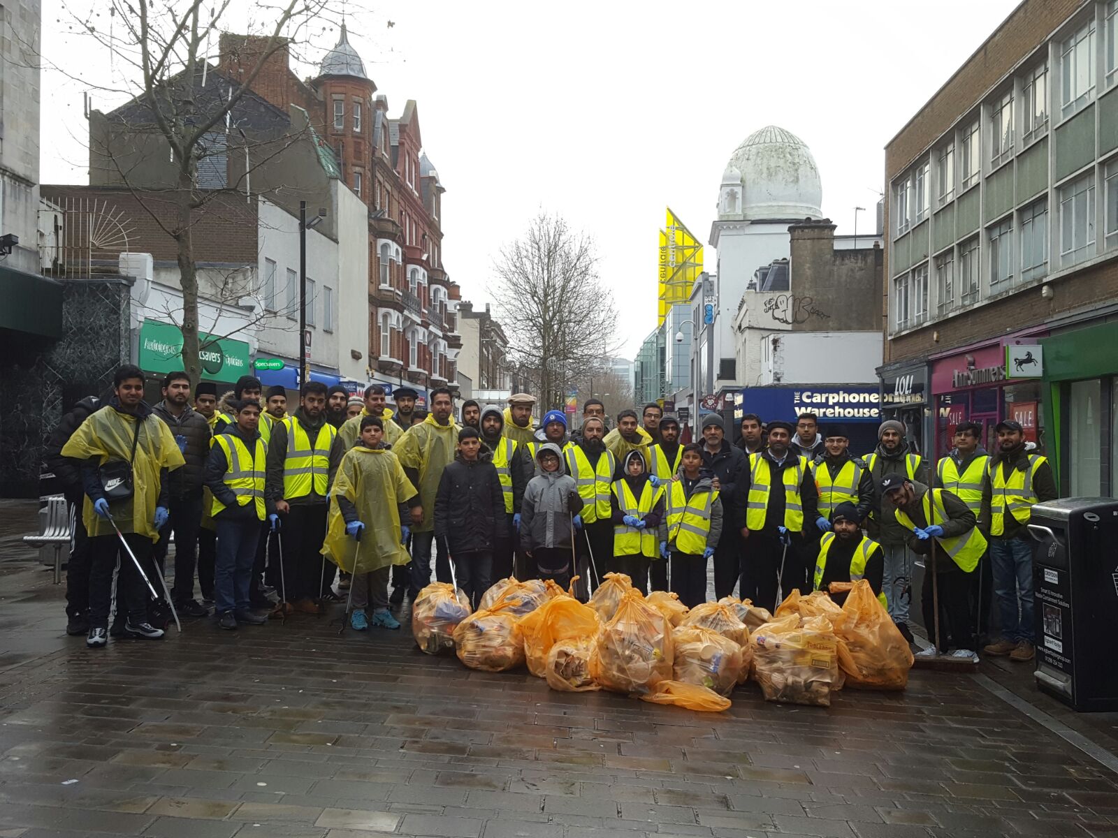 How Muslims for Humanity kicked off 2017 by cleaning Croydon’s streets
