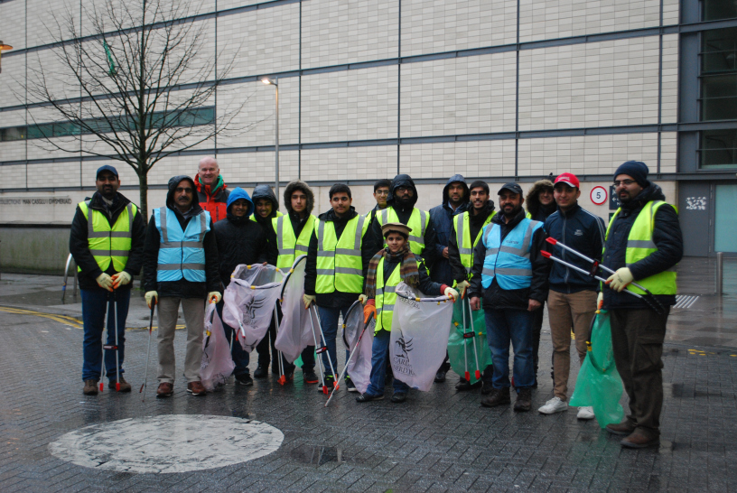 Young Muslims are cleaning streets and giving to the homeless on New Year’s Day
