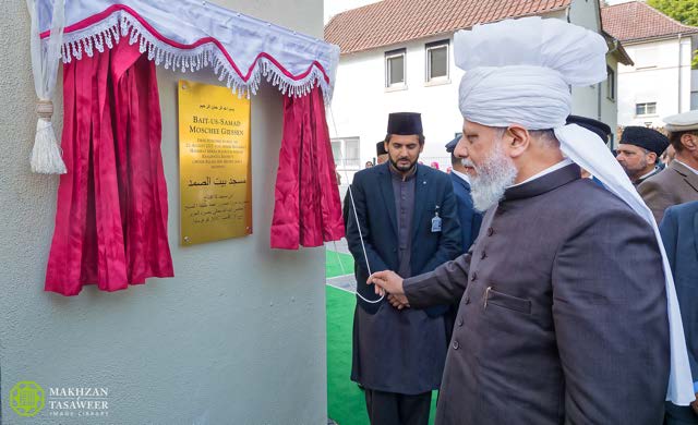 New Ahmadiyya Mosque opened in Giessen by Head of Ahmadiyya Muslim Community