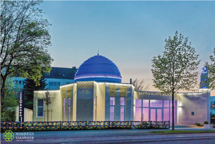 New Ahmadiyya Mosque Opened in Augsburg by Head of Ahmadiyya Muslim Community