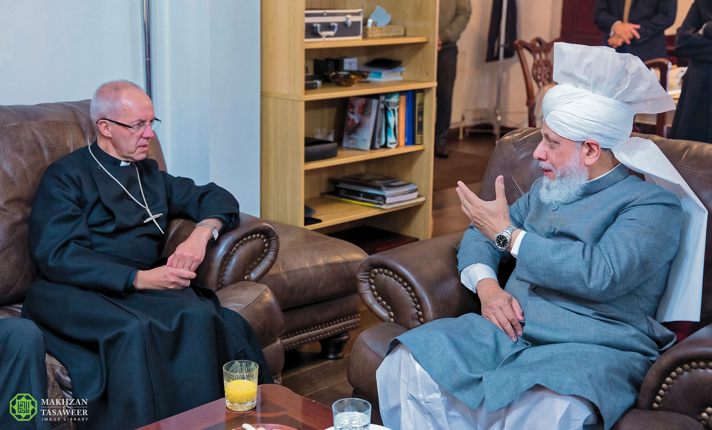 Archbishop of Canterbury Visits Head of Ahmadiyya Muslim Community