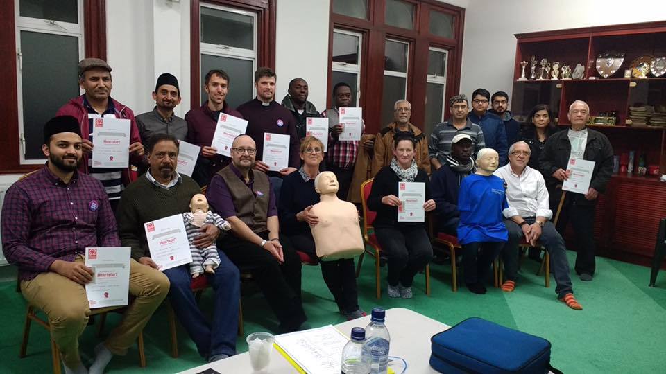 Mosque hosts interfaith gathering teaching people life-saving skills in case of emergency
