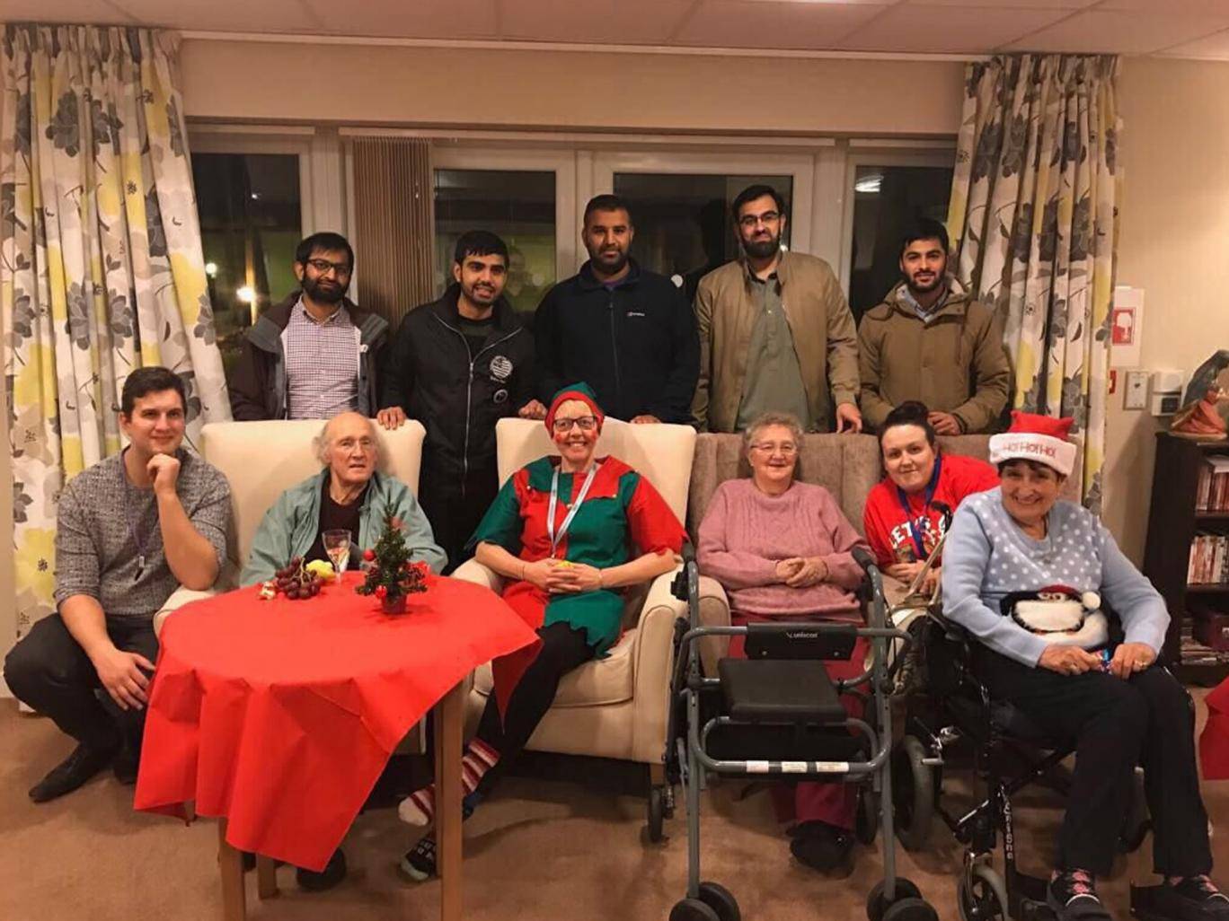 Ahmadi Muslims in Yorkshire feed the homeless in festive season