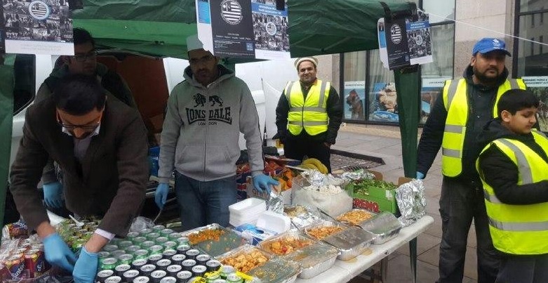 Muslim community feed the homeless on Christmas Day
