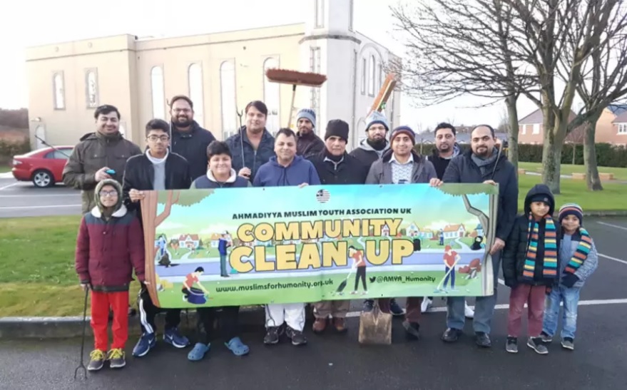 Young Hartlepool Muslims start year with community clean-up