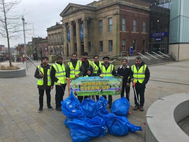 Oldham Muslim youth group start the New Year with litter pick