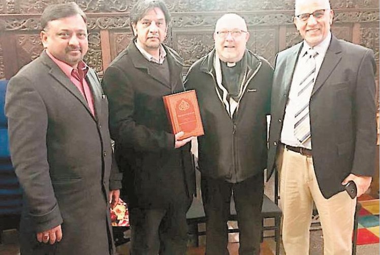 Burnham reverend and members of Ahmadiyya Muslim community hold special meeting