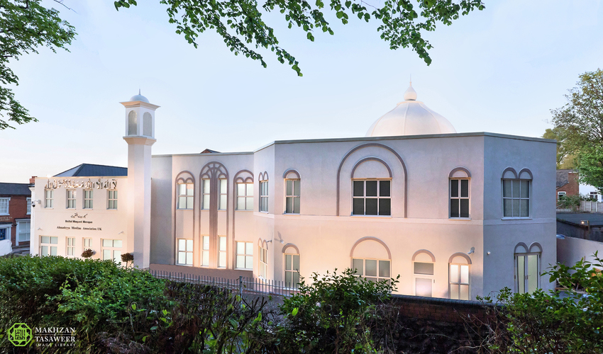 New Ahmadiyya Mosque Opened in Walsall by Head of Ahmadiyya Muslim Community