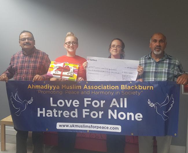 Ahmadiyya Muslim Association supports Hospice with £462 donation