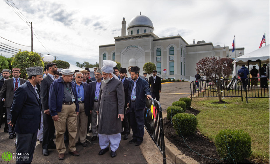 Head of Ahmadiyya Muslim Community Arrives in United States