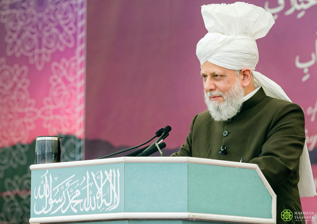 Head of Ahmadiyya Muslim Community Concludes 40th Lajna Imaillah Ijtema UK with Inspiring Address