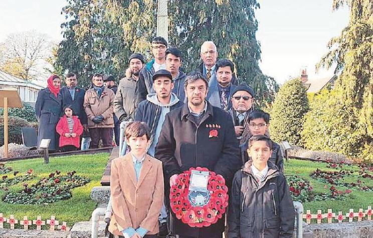 Ahmadiyya Muslim community takes part in Burnham Remembrance Sunday ceremony