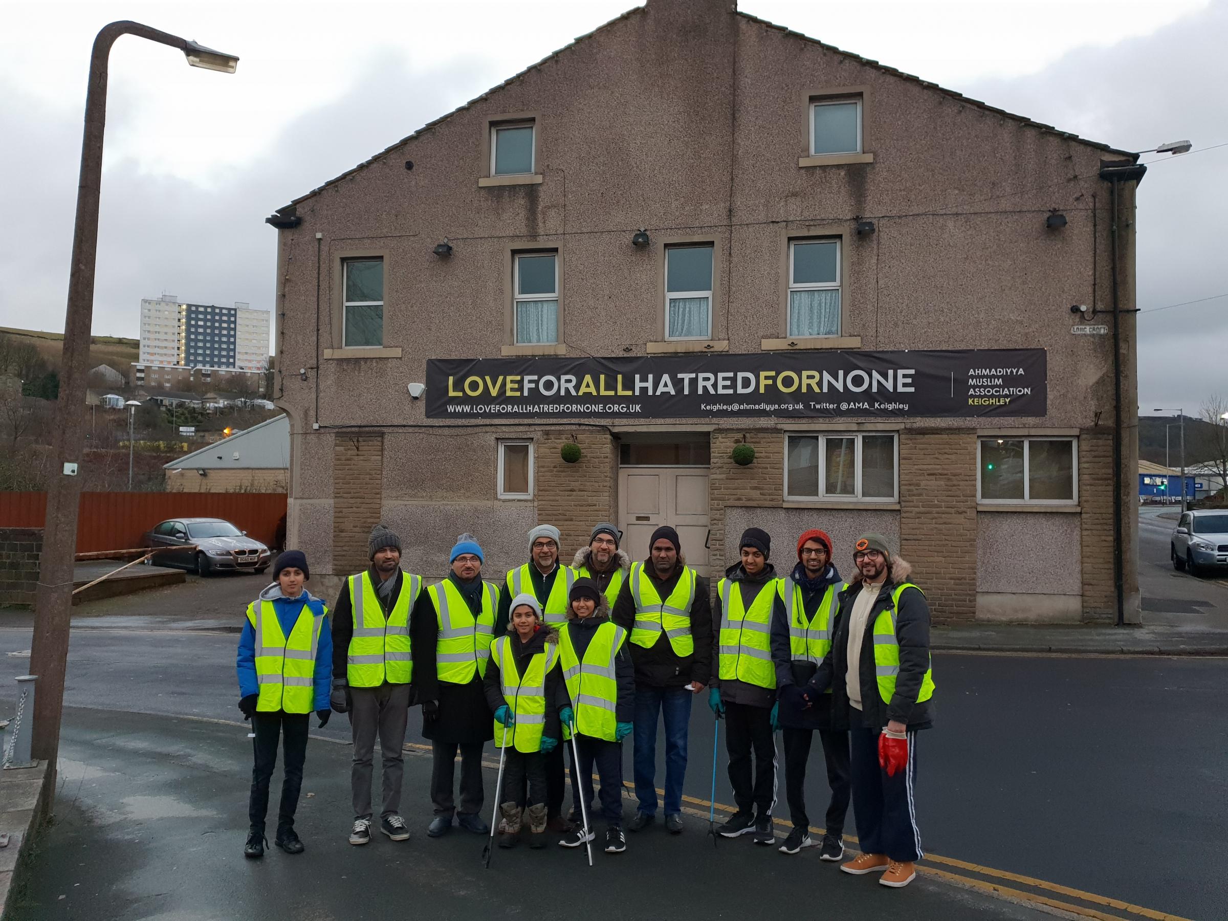 Muslim youth in Keighley begin the New Year with street cleaning campaign