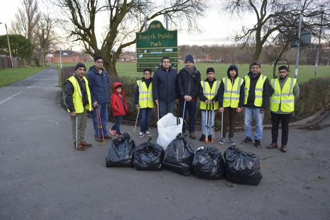 Young Muslims clean up Rosyth after Hogmanay celebrations