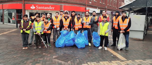 Meet kind young Muslims who scrubbed streets after New Year celebrations