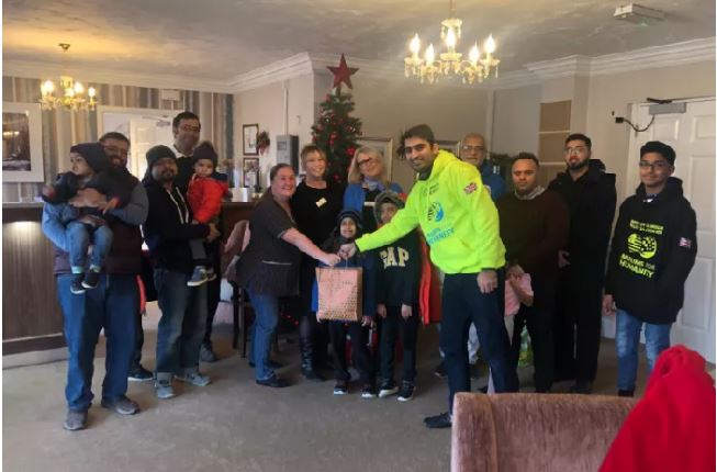 Young Muslims give sweets and company to elderly of Milton Keynes care home