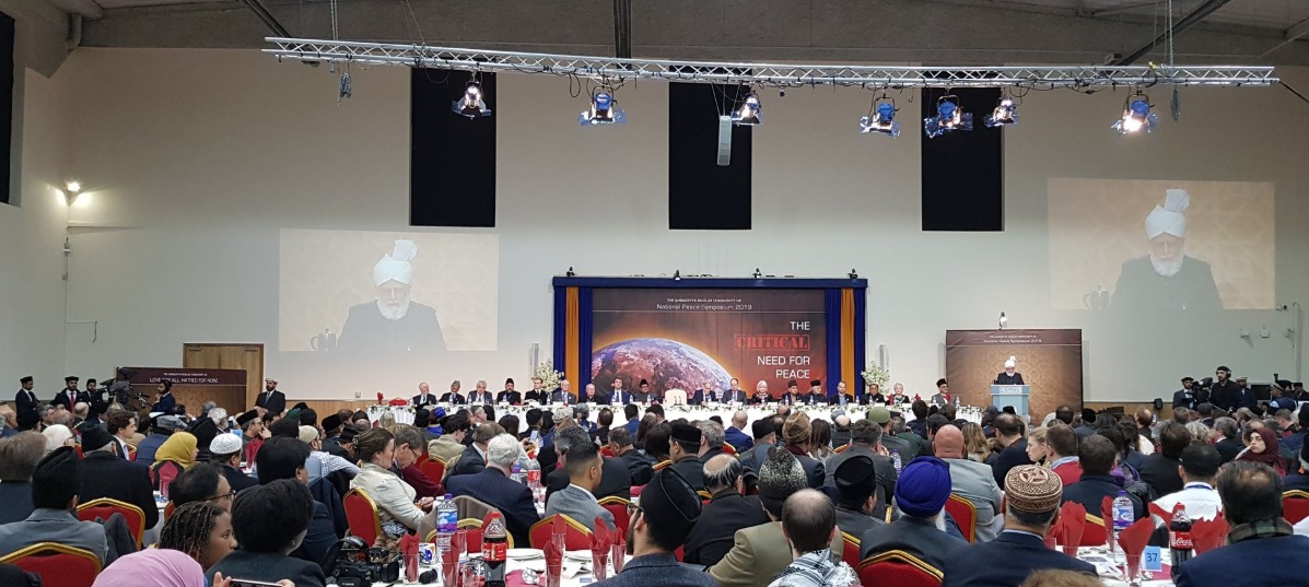 Ahmadiyya leader warns of nuclear war in keynote address to hundreds of delegates